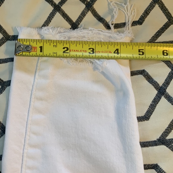 Levi’s White 721 High Rise Skinny 26 distressed - Picture 9 of 9